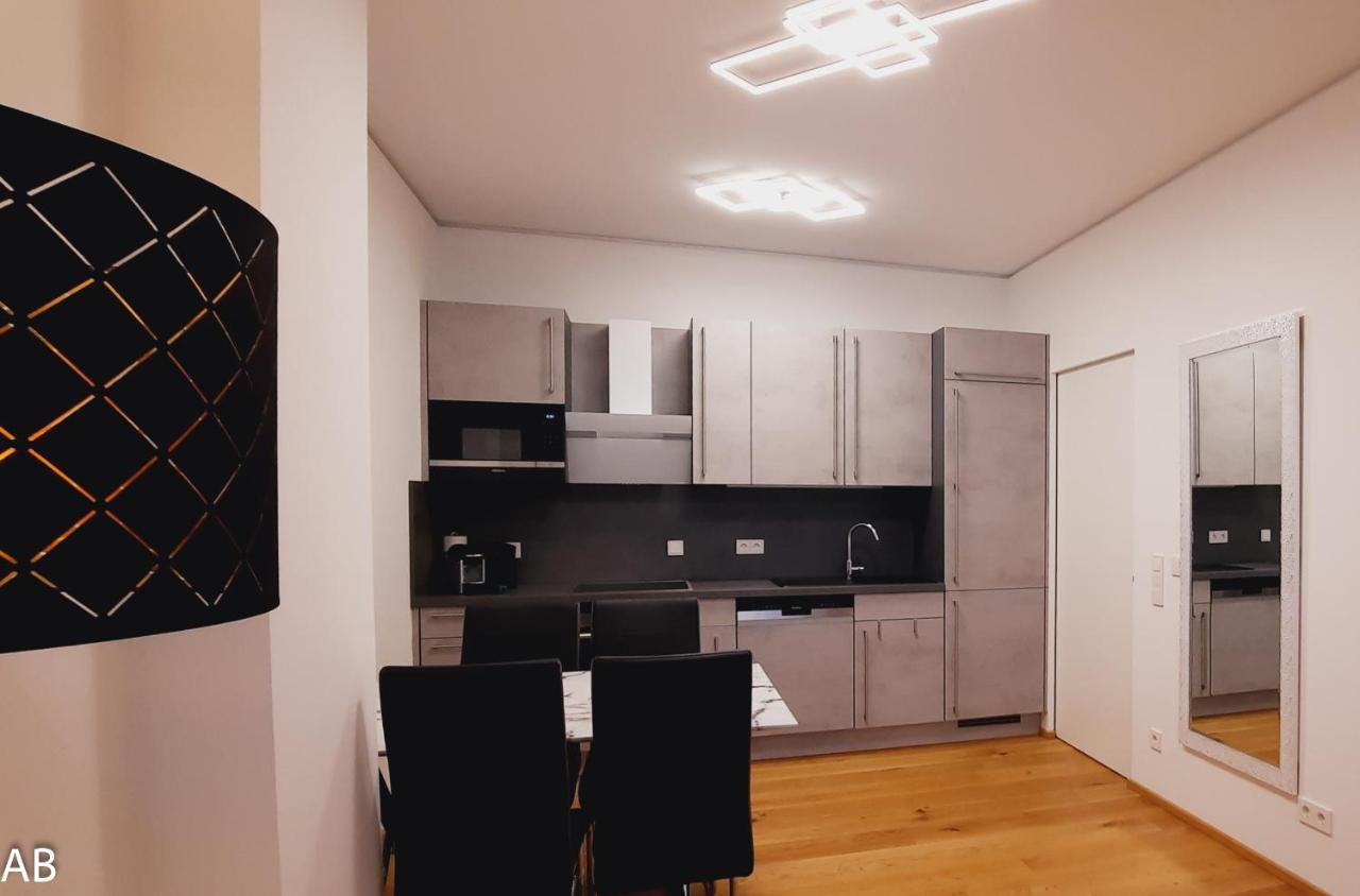 וינה Superior Apartment & Rooftop Pool מראה חיצוני תמונה