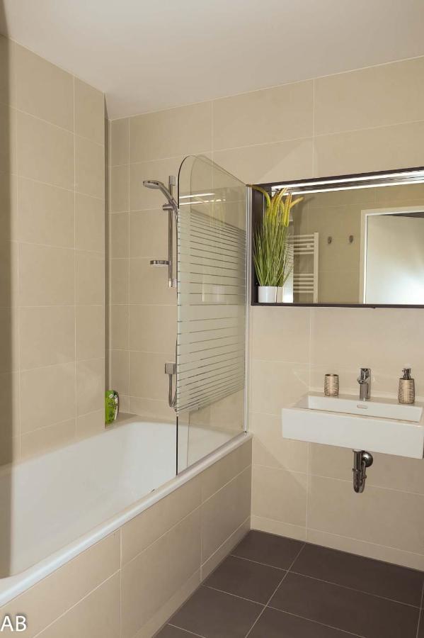 וינה Superior Apartment & Rooftop Pool מראה חיצוני תמונה