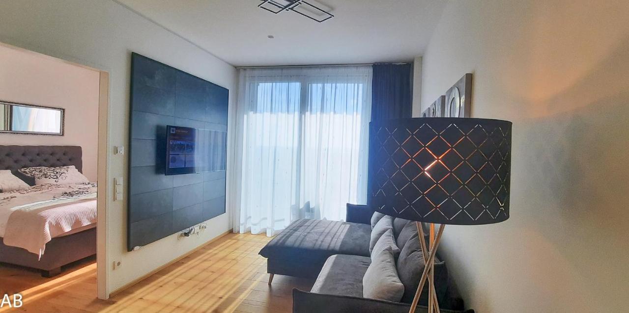וינה Superior Apartment & Rooftop Pool מראה חיצוני תמונה