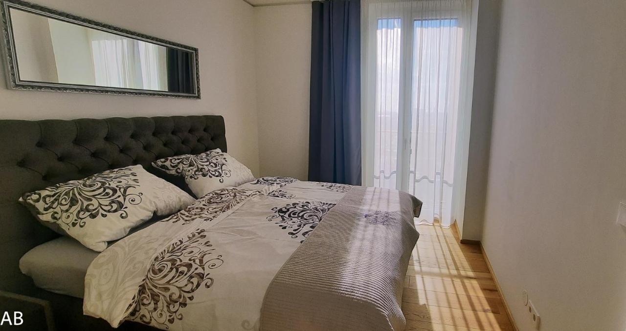 וינה Superior Apartment & Rooftop Pool מראה חיצוני תמונה
